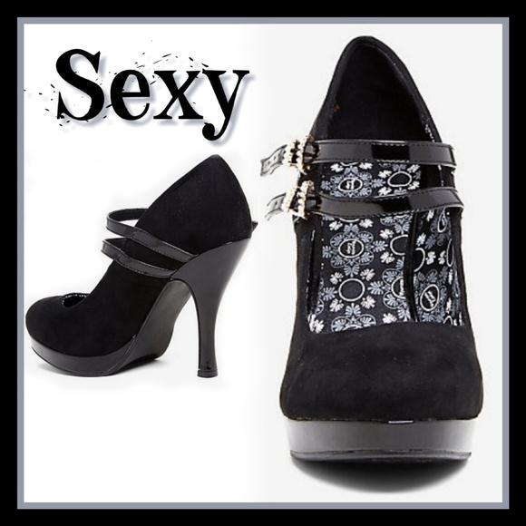 Riverdale Shoes - New RIVERDALE VERONICA PEARL BUCKLE MARY JANE HEEl